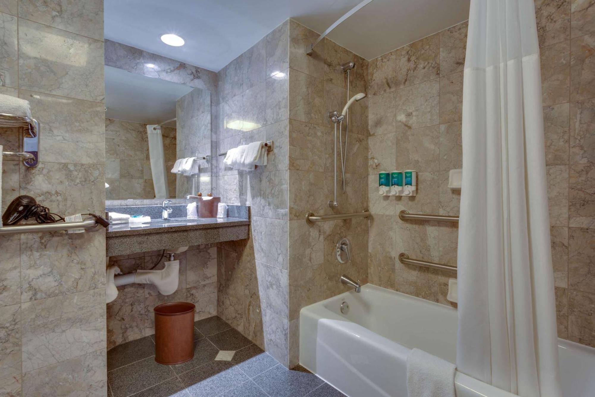 Drury Inn & Suites Силвър Спринг Екстериор снимка