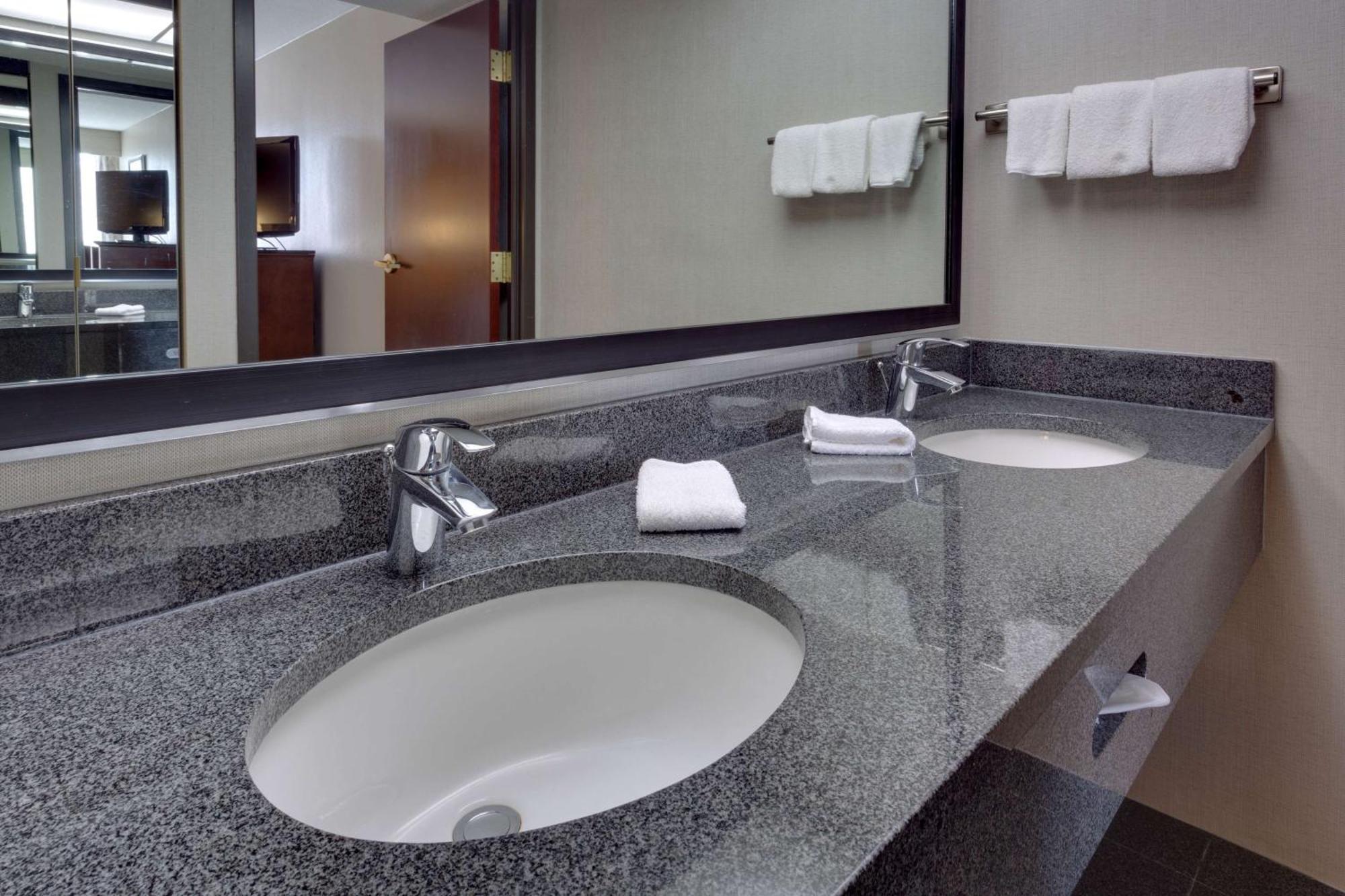 Drury Inn & Suites Силвър Спринг Екстериор снимка
